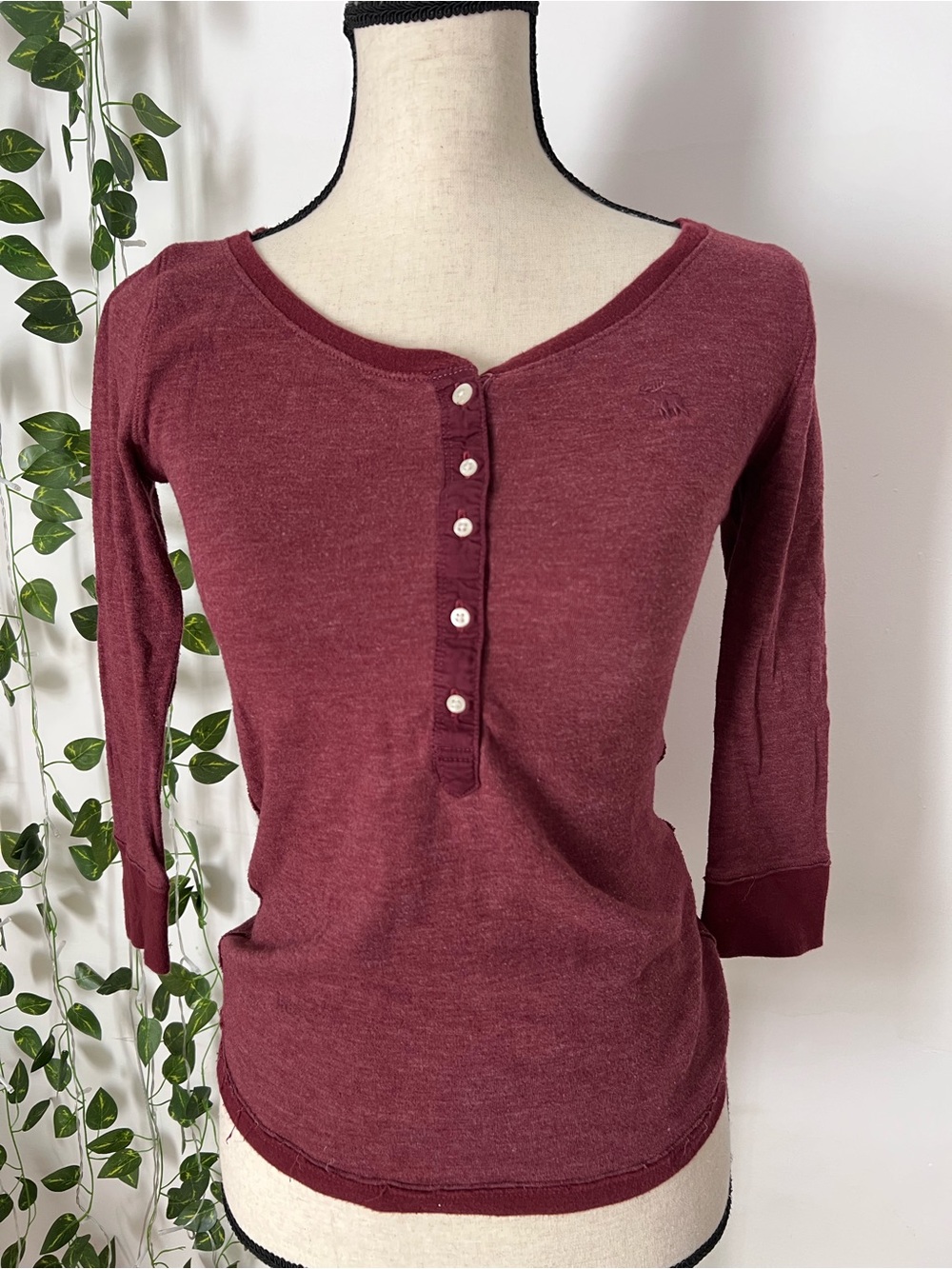Vintage Y2K Abercrombie & Fitch Burgundy
Henley top - Picture 2 of 8